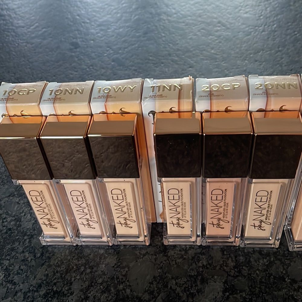 Urban Decay Stay Naked Weightless Liquid Foundation in 17 shades pick yours NEW - Picture 4 of 8